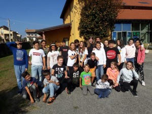 Foto di gruppo coi ragazzi del Centro